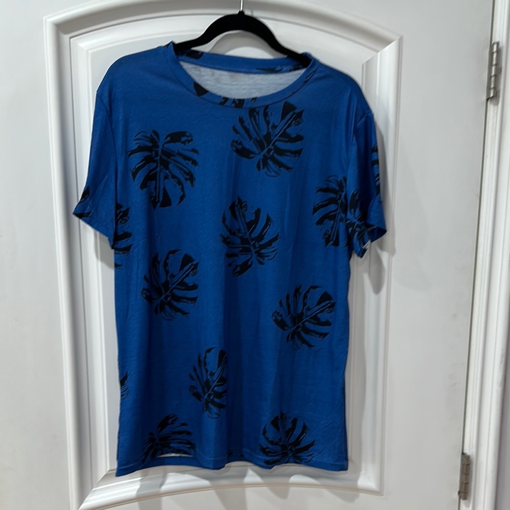 SHEIN Blue and Black Leaf Print Short Sleeve Tee NWOT